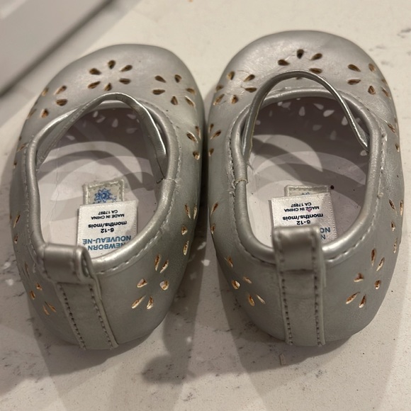 🛍3 for $30 sale🛍 Gap baby shoes - Picture 2 of 5
